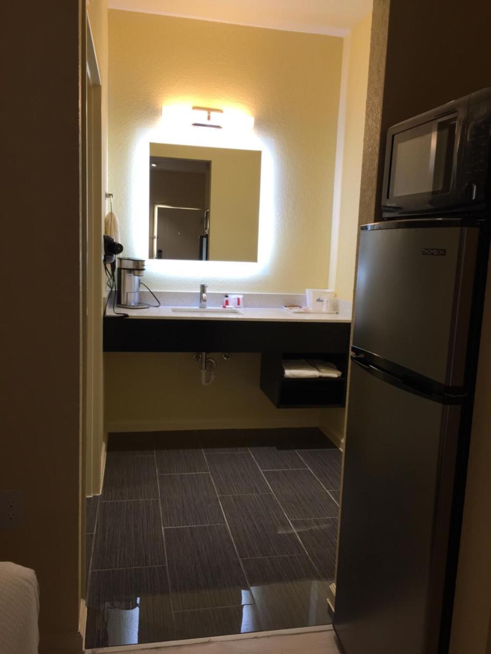 Days Inn By Wyndham Freeport Luaran gambar